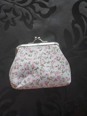 Claire's Pink and White Floral Kiss-Lock Coin Purse